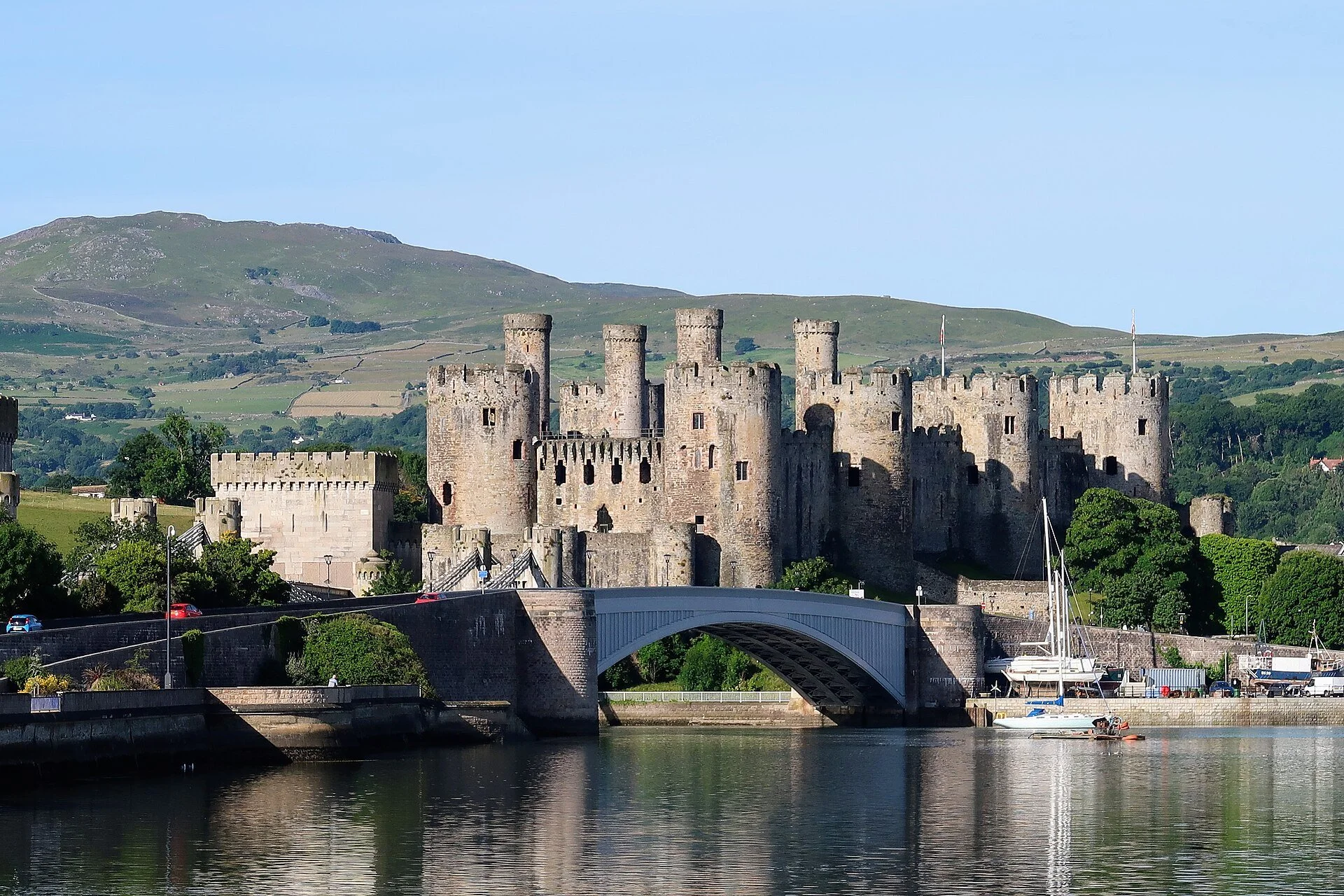 Conwy_Castle,_water_view1 (1).jpg