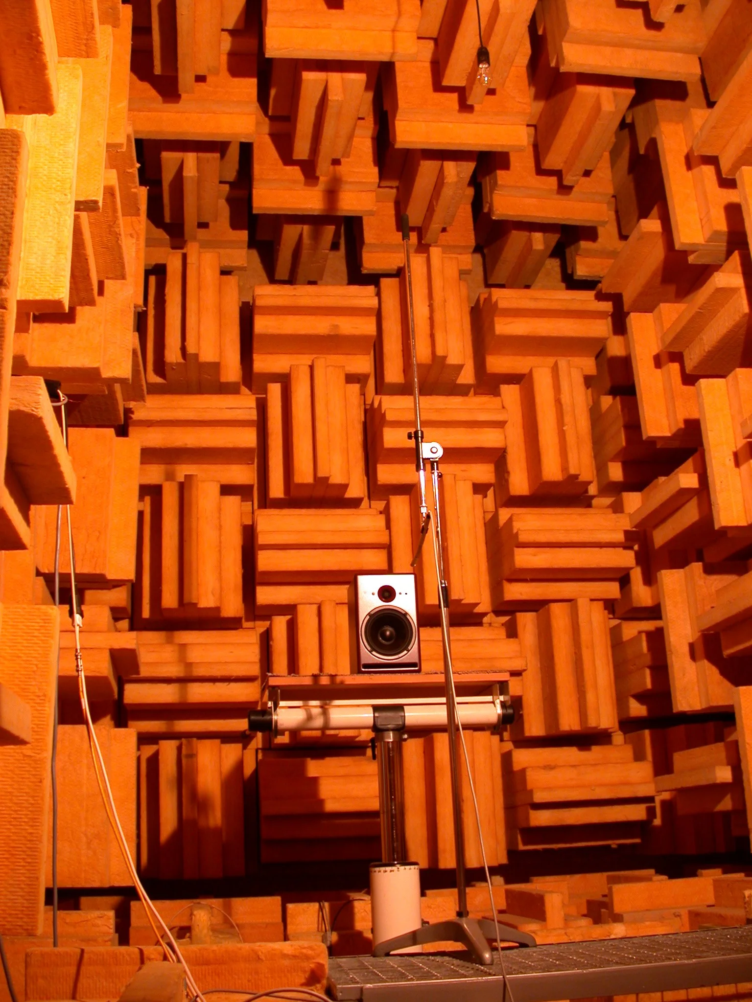 Anechoic_room.jpg