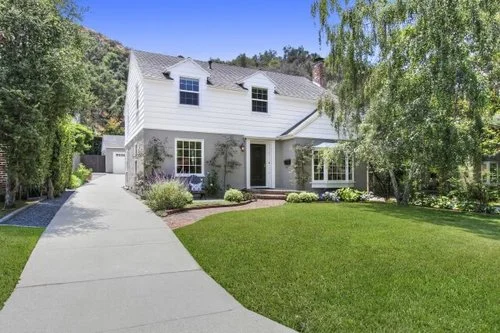 Glenoaks+front.jpg