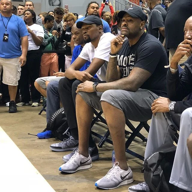 @kevindurant checking out the 17U Championship. 🏆 #2018NikeNationals