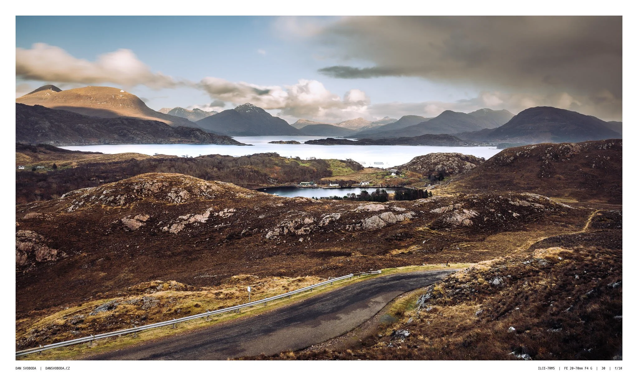 _7R58112White Frame.jpg