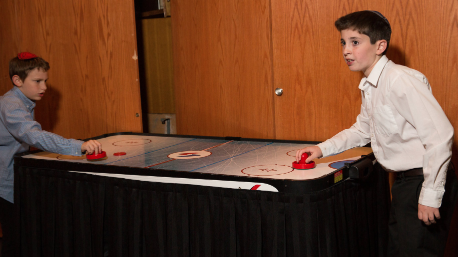 air hockey kids.png