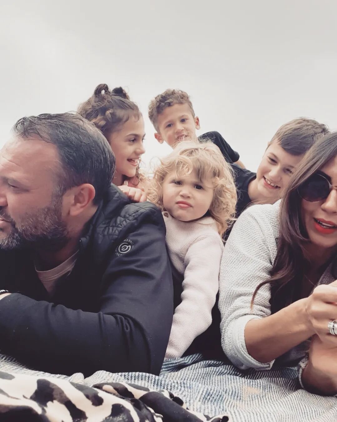 Looking back at some of our photos from the Bank Holiday weekend when we went down to Plymouth. This has to be one of my favourite photos...capturing the moments where noone is ready but everyone is together ❤ 

#family #love #friends #happy #instago
