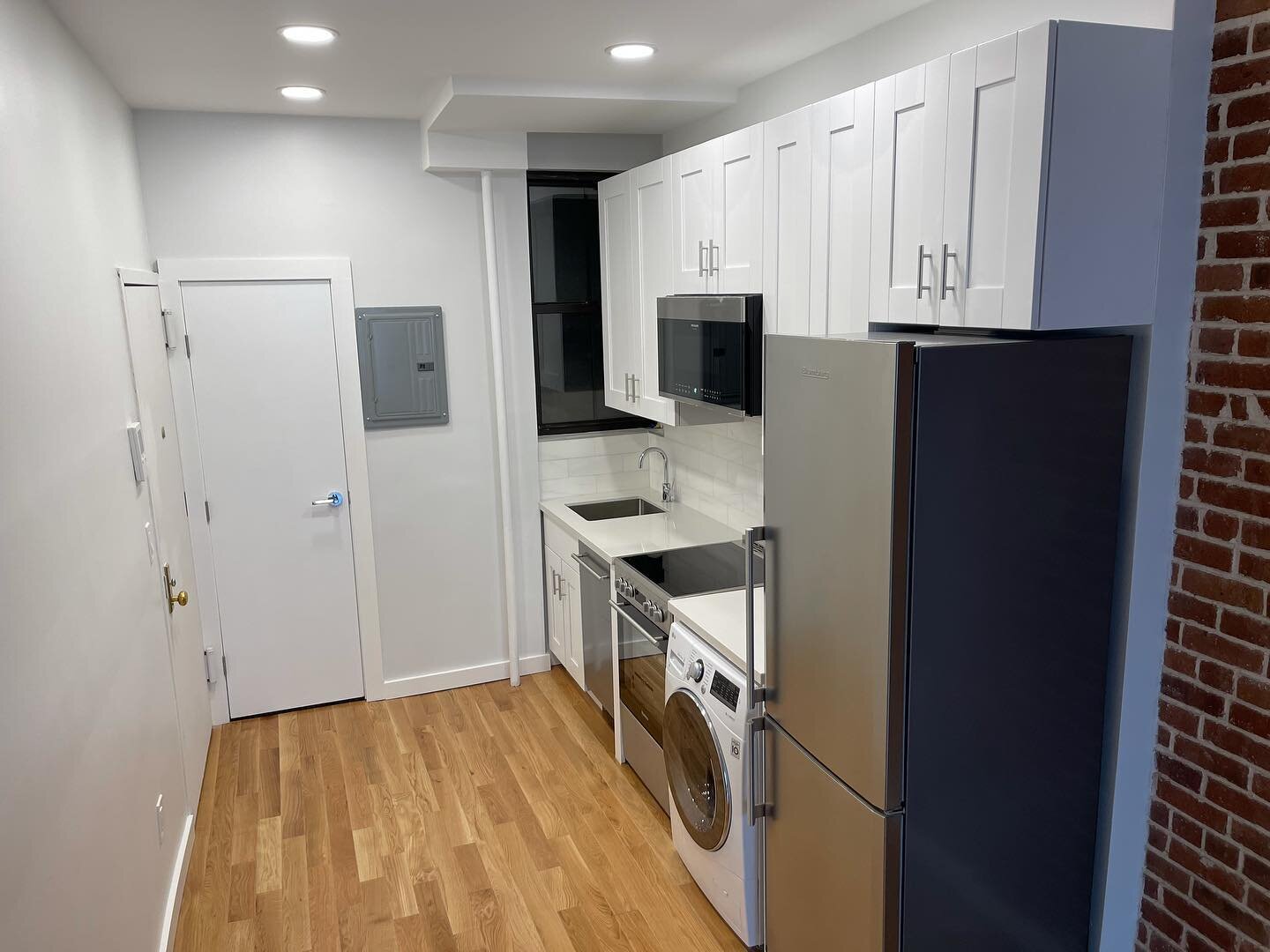 One Apt Down, 13 More to Go!

#brooklynheights #brooklyn #nyc #brooklynkitchen #brooklyncontractor #nyccontractor #brooklynreno #brownstown #brooklynrenovation #nycrenovatoion 

@blombergappliancesusa 
@lgusa @flooranddecor @homedepot @appliancesconn