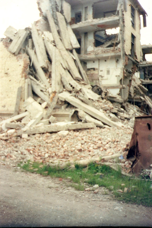 Destruição da casa de Polina em Grozny. Foto: Wikicommons.