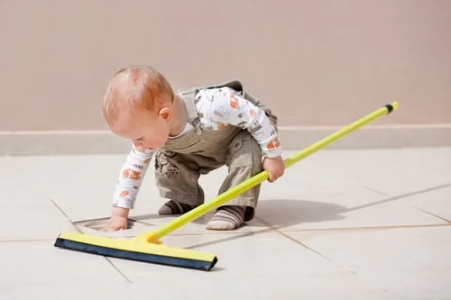 8 house cleaning chores that a toddler can do