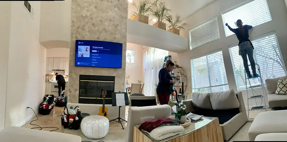 Why You Need to Contract Cleaning Services