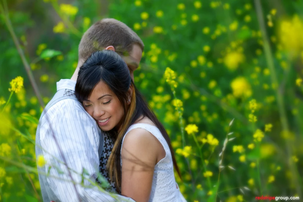 Couple-hugging-assian+girl-2462878457_0b6597d3ee_b.jpg