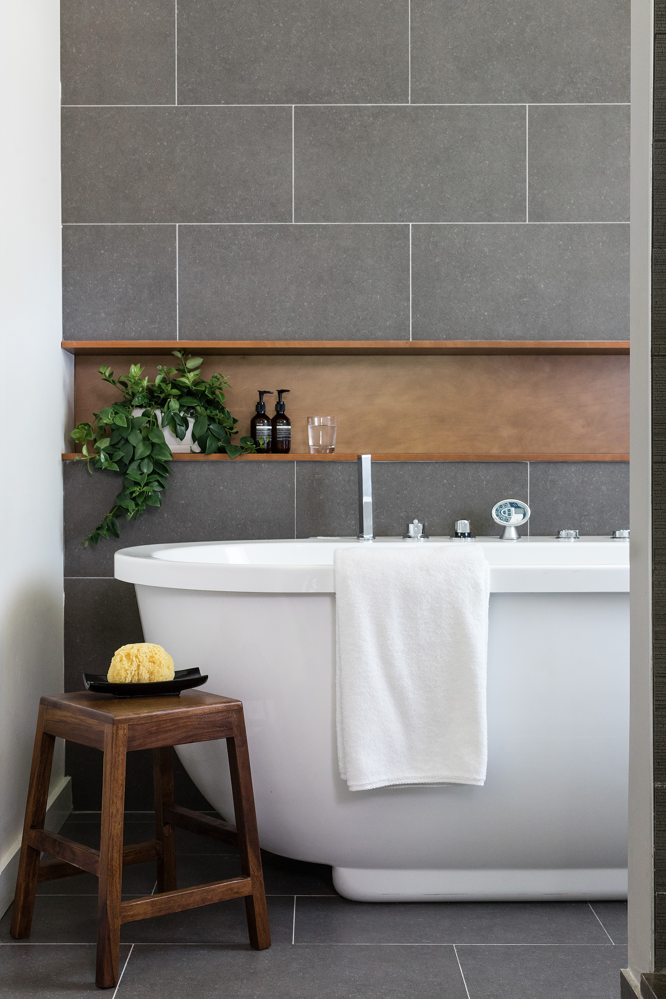 Tub detail.jpg