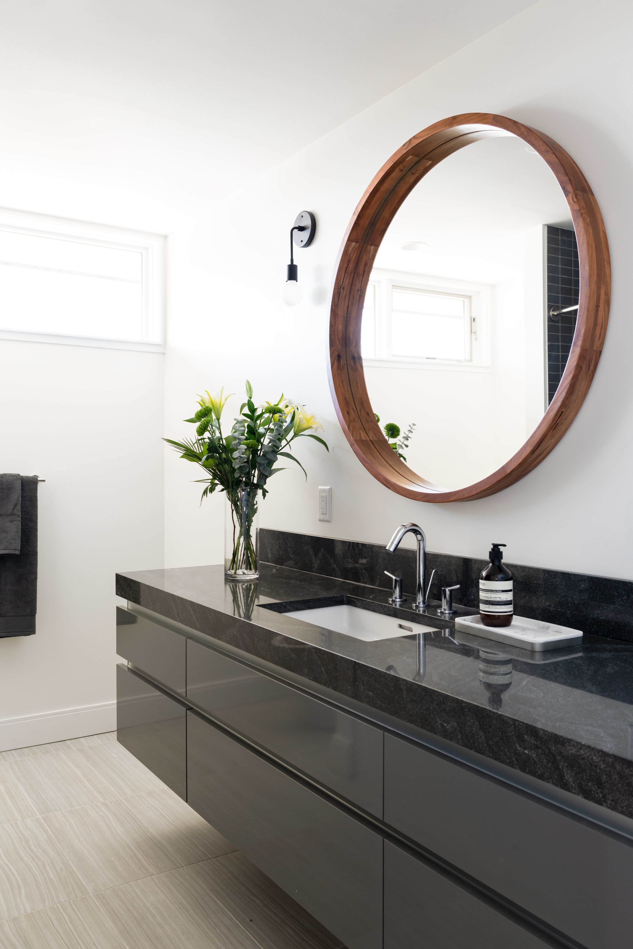 Bathroom 3.jpg