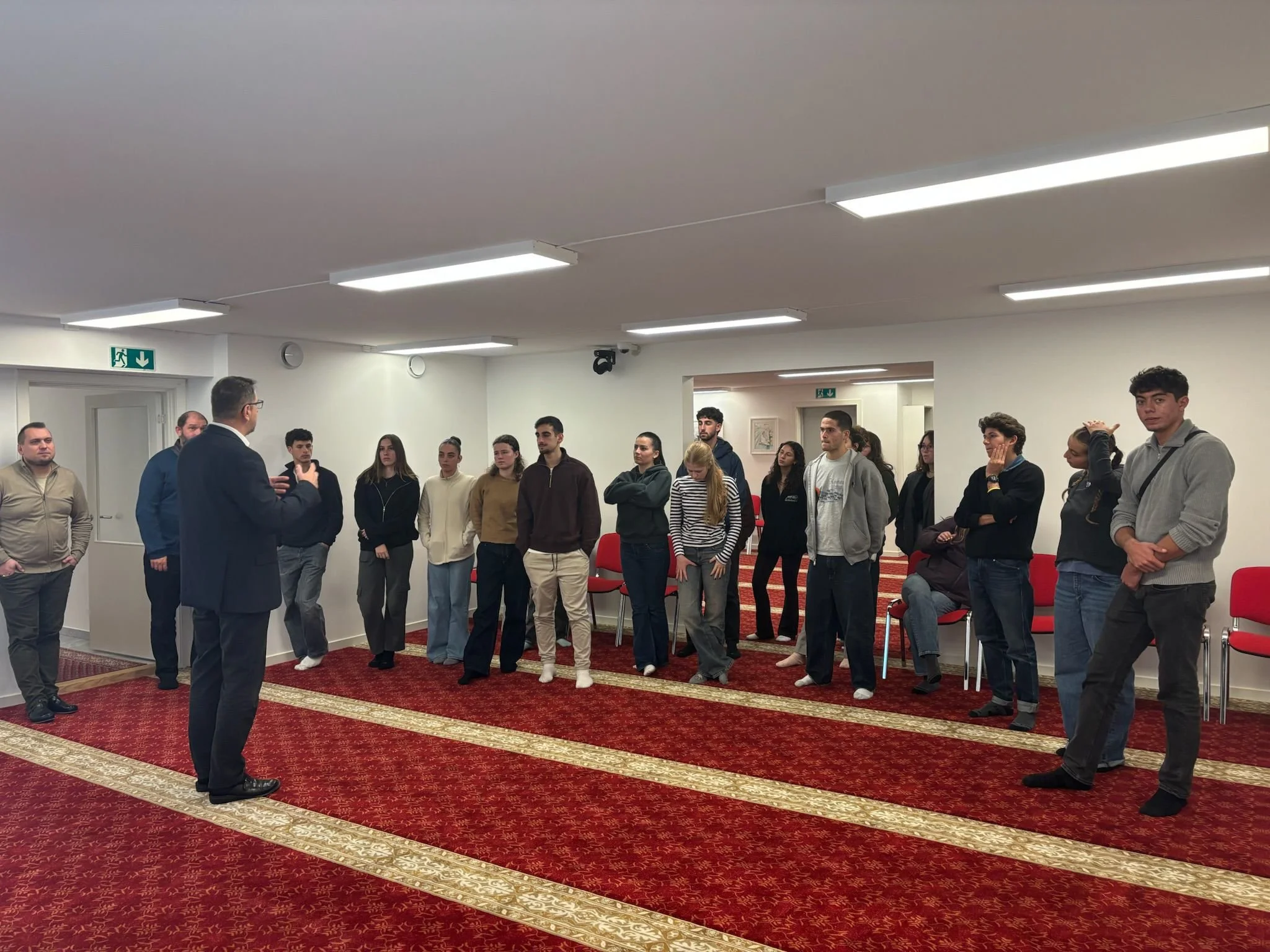 Brigding Worlds by Lion Hirsch on Dialogue and Understanding