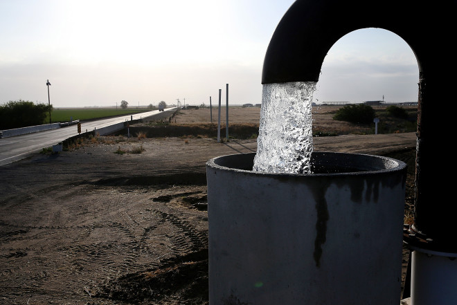Groundwater pumping in California. Photo: General Physics Laboratory.