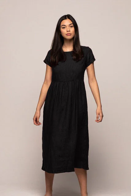 black linen dress with sleeves