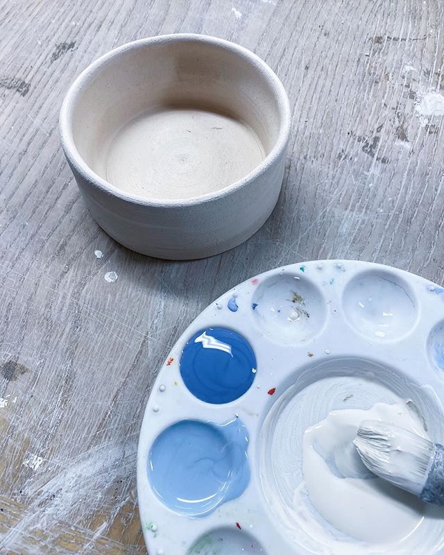 It frustrated me at first - I wanted immediate results. But I grew to enjoy going back each week to work on the next step towards a finished piece 🌊 .
.
.
.
#pottery #clay #glaze #art #artdaily #artist #artgram #artofvisuals #design #designideas #in