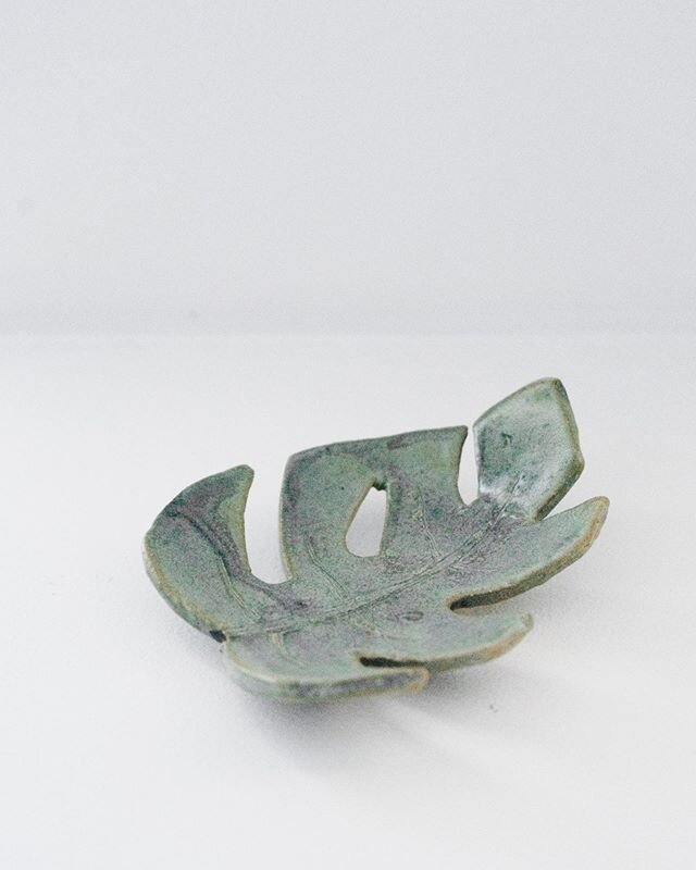 🌿 (hand built and painted)
.
.
.
.
#pottery #clay #glaze #ceramics #art #artdaily #artist #artgram #artofvisuals #design #designideas #inspired