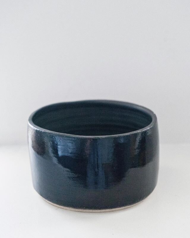 🌑
.
.
.
.
#pottery #clay #glaze #ceramics #art #artdaily #artist #artgram #artofvisuals #design #designideas #inspired