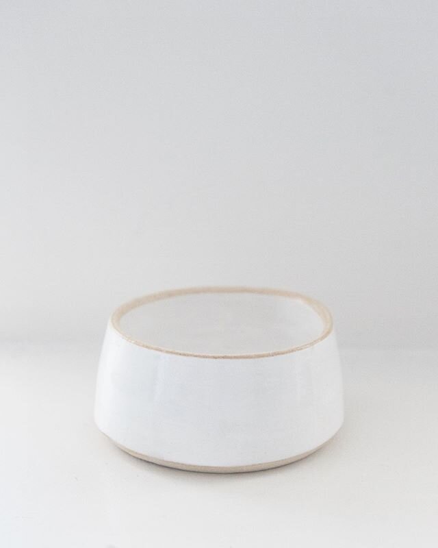 ⚪️
.
.
.
.
#pottery #clay #glaze #ceramics #art #artdaily #artist #artgram #artofvisuals #design #designideas #inspired