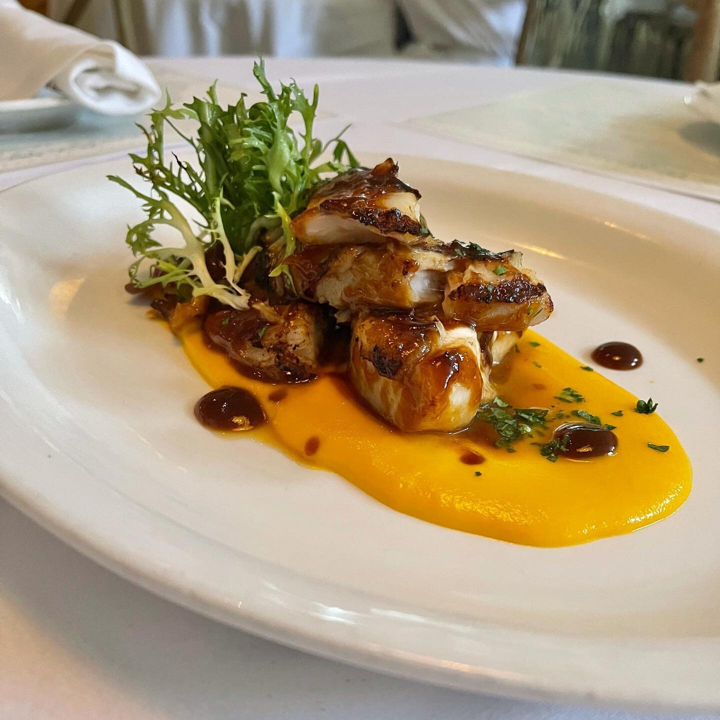 Japanese BBQ Halibut Cheek with a sweet pepper soubise! 

#dallas #dallasfoodie #dallasfood #dallasseafood #seafood #yum #yummy #dallasites101food