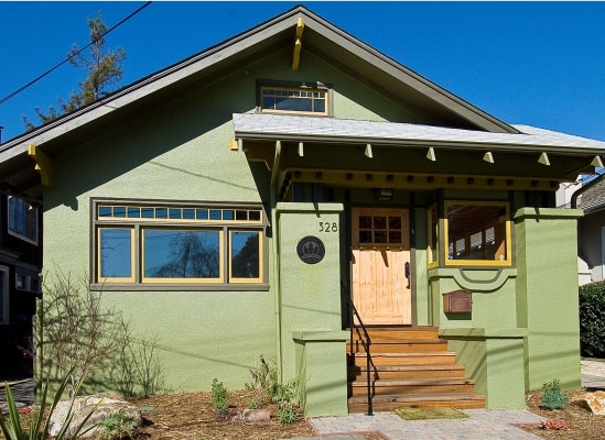  The renovation preserved many of the original craftsman details. 