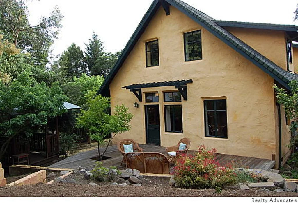 The east facade of the Oakland's only strawbale house. Photo: Realty Advocates