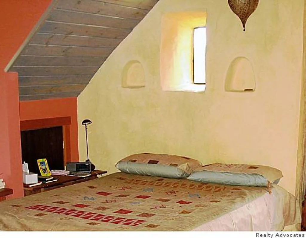 Image 4/13 The master bedroom niche. Straw houses are more quiet than regular built homes, the thick straw bale walls provide ideal sound insulation. Photo: Realty Advocates