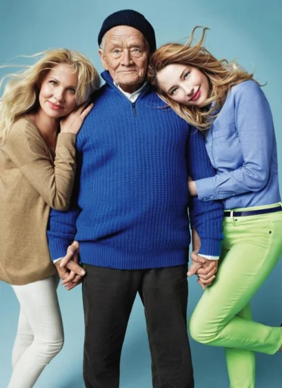 366x563-d7362eGao-2012-Holiday-Celebrity-4.jpg