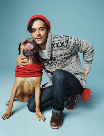 366x563-d7362eGap-2012-Holiday-Celebrity-2.jpg