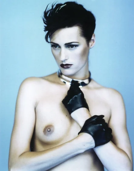 366x563-ad5096BikerChick002.jpg