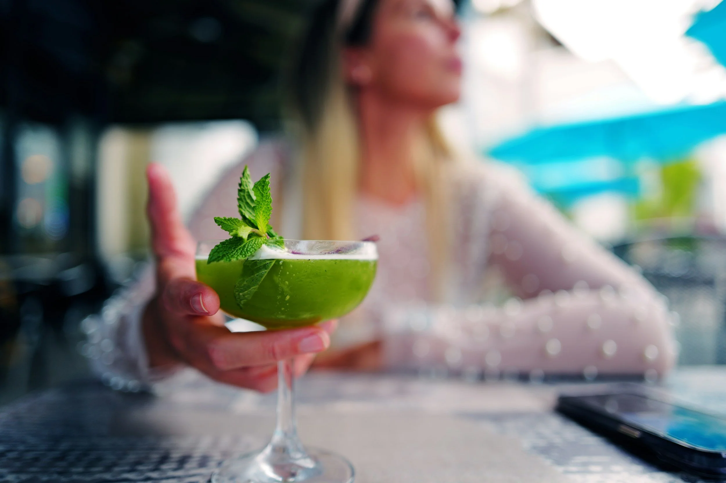 Why Your Guests Will Love a Strolling Magician (It's the Ultimate LA Icebreaker)