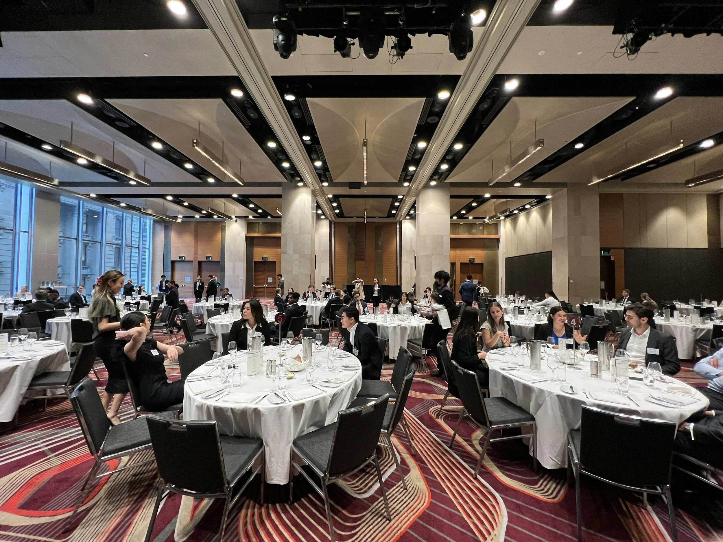 Redefining "Unique Corporate Entertainment": Why a Close-Up Show and Strolling Cocktail Hour Magic Are the Interactive Catalyst Your Event Actually Needs
