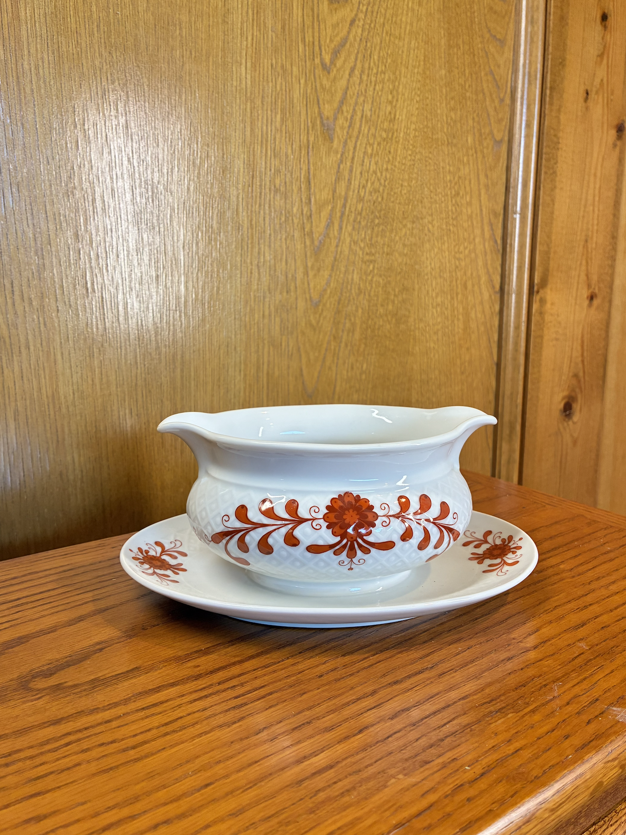 $5 | Flower Design Gravy Boat