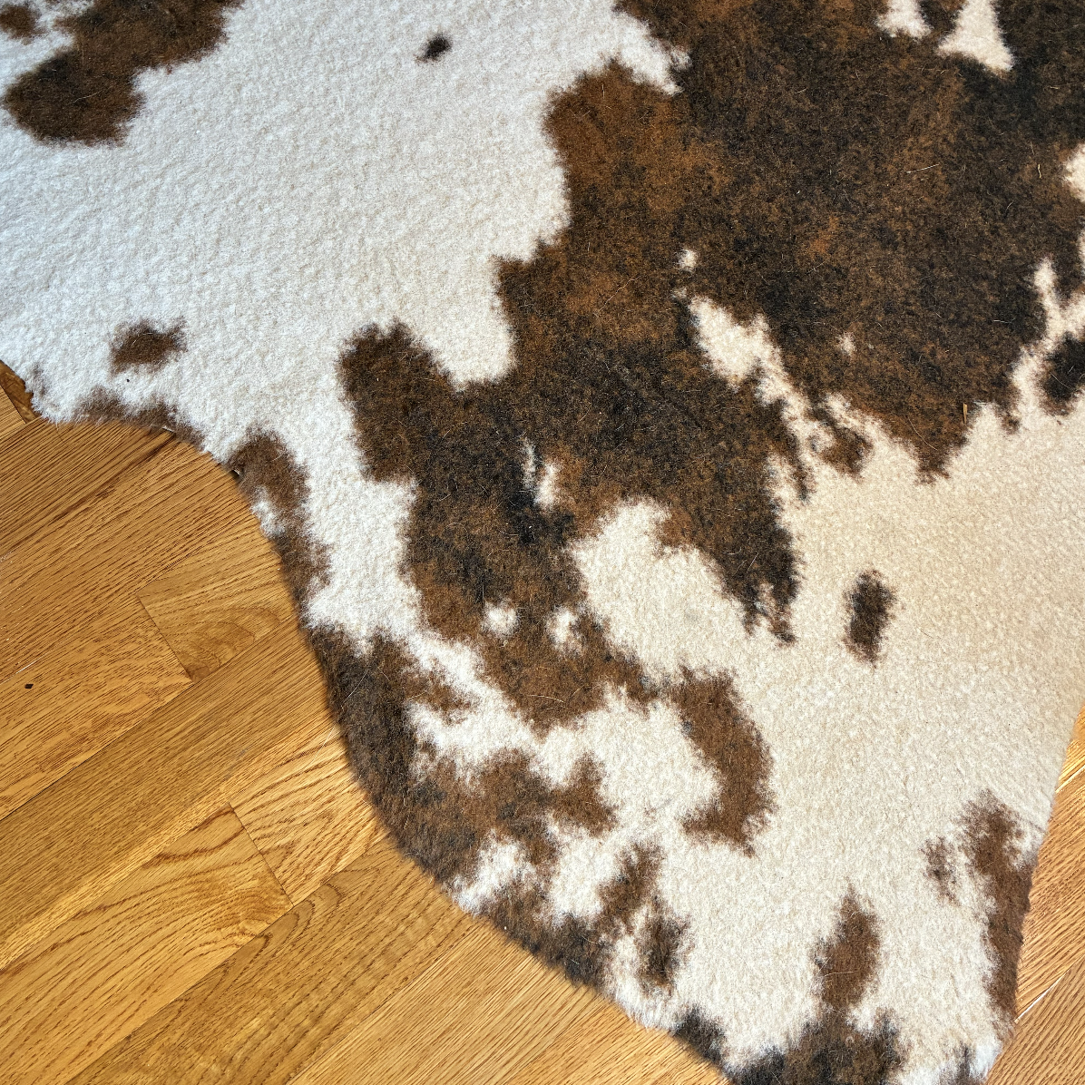 $10 | Faux Cow Rug