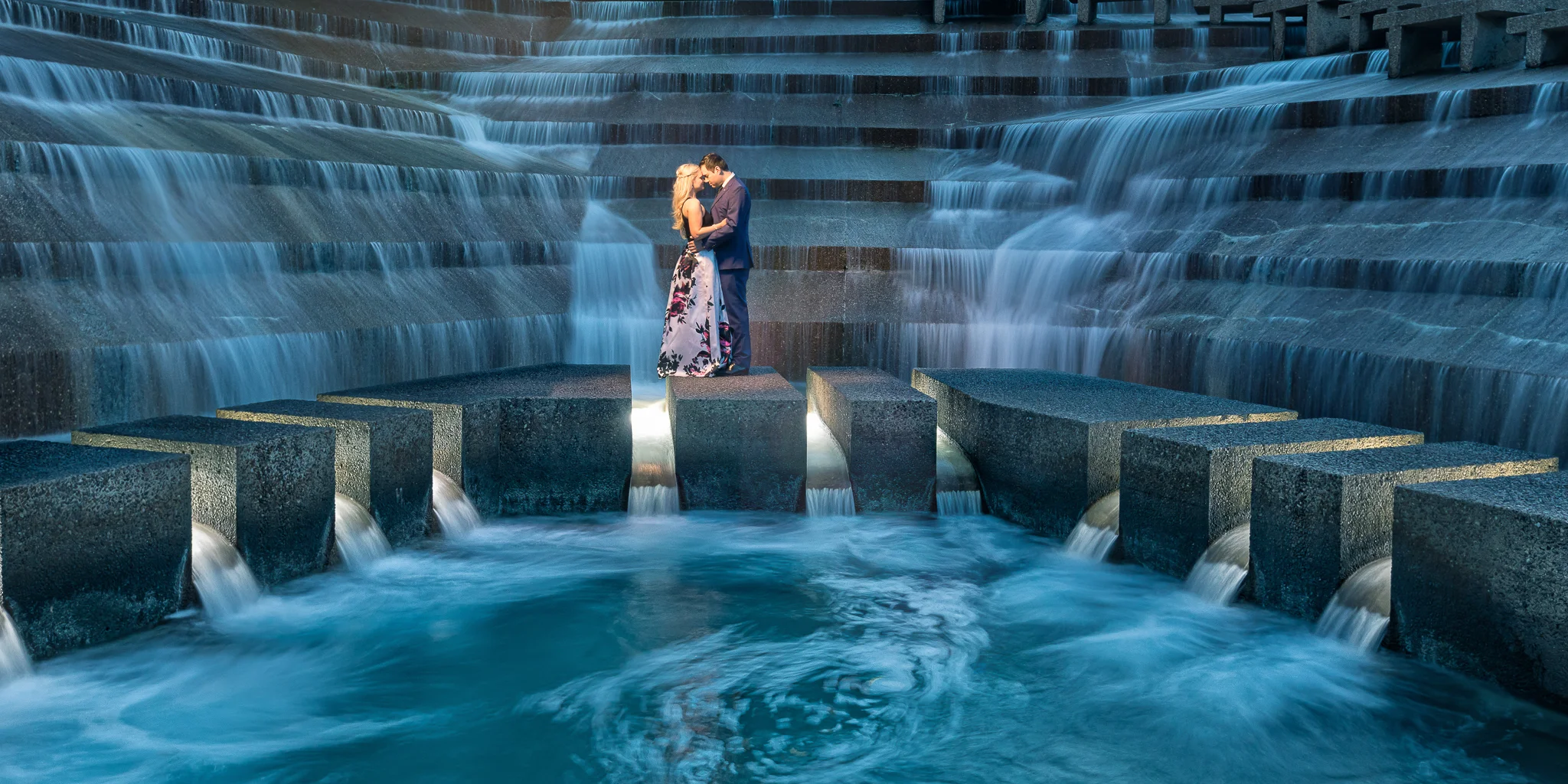 BEST ENGAGEMENT PHOTOGRAPHER IN DALLAS