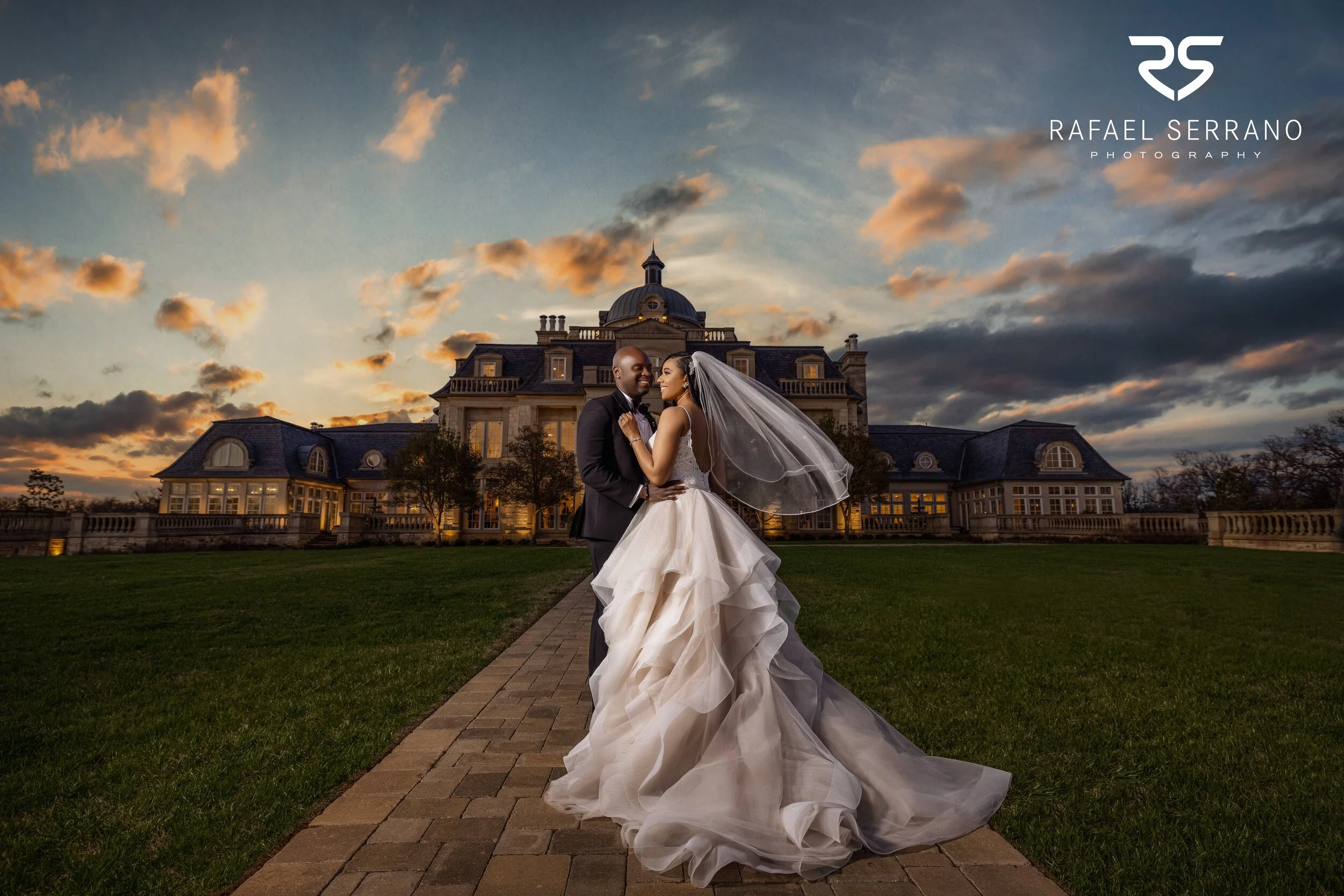 Bride and groom at sunset in front of The Olana wedding venue in Hickory Creek, Texas