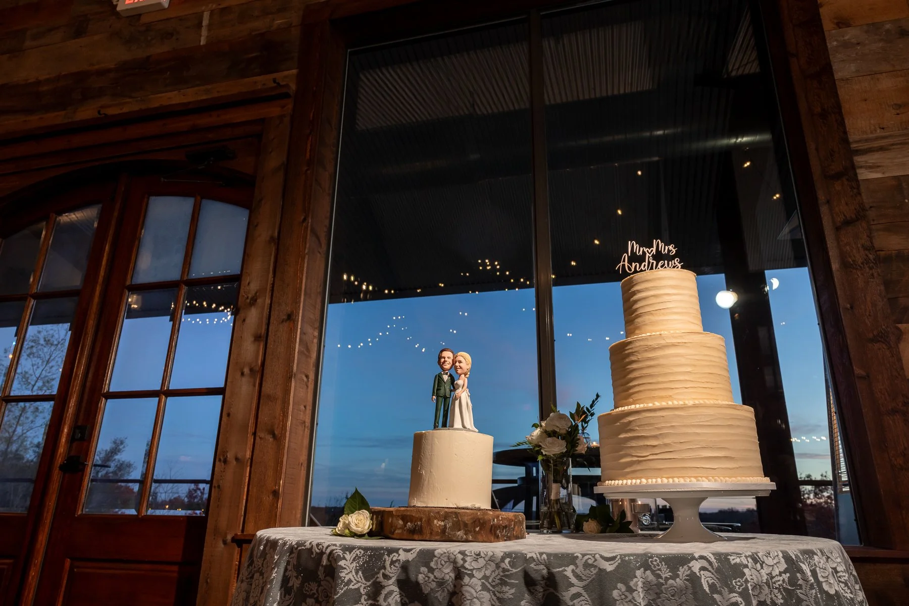 Wedding cake reception detail at Stone Crest Venue in McKinney, TX.