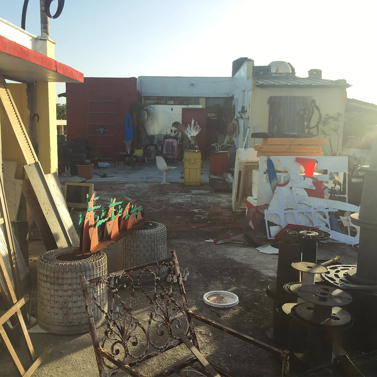 El taller del artista en Ciudad Nueva, Santo Domingo. Foto por José Morbán.