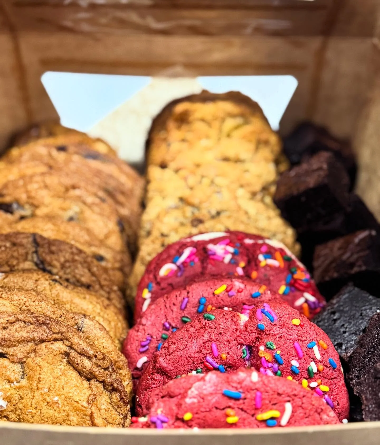 Thinking about doing a large catering order !? Why not add an assortment of desserts as well? Inquire using the info links in BIO #catering #desserts #brownies #chocolatechipcookies #redvelvetcreamcheese #delicious