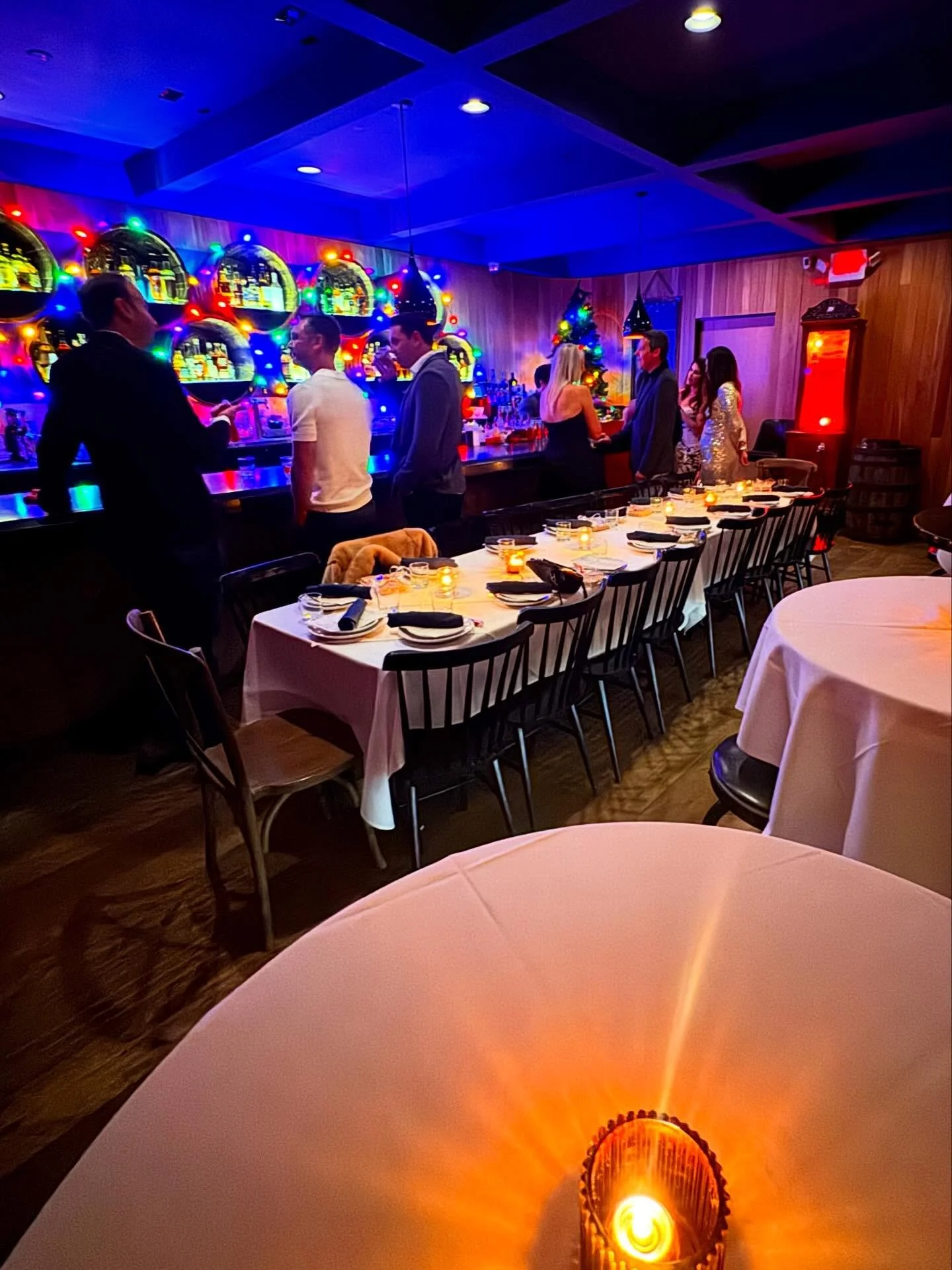 IT&rsquo;S TIME &amp; Holiday Parties ARE HERE! 

This is The Grain Whiskey Bar. 

For this holiday party &hellip; it consisted of an 18-person seated dinner for 3 hours. They rented tablecloths and requested a Pianist to play for those three hours .