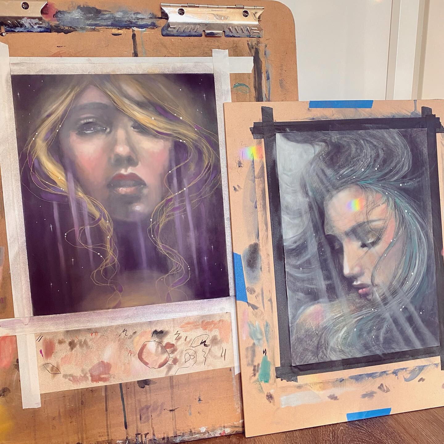 &ldquo;When there is love in the heart, there are rainbows in the eyes, which cover every black cloud with gorgeous hues.&rdquo; &mdash; Henry Ward Beecher
✨🌈
Cleaning up the studio and watching rainbow dance across my pastel paintings.
🥰
Feeling f