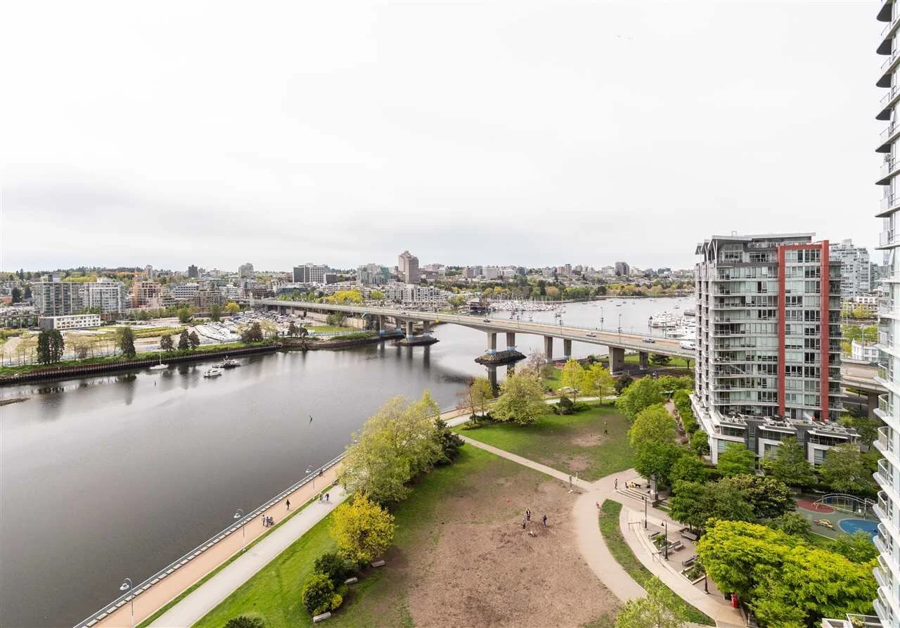 1705 8 SMITHE MEWS, VANCOUVER BC