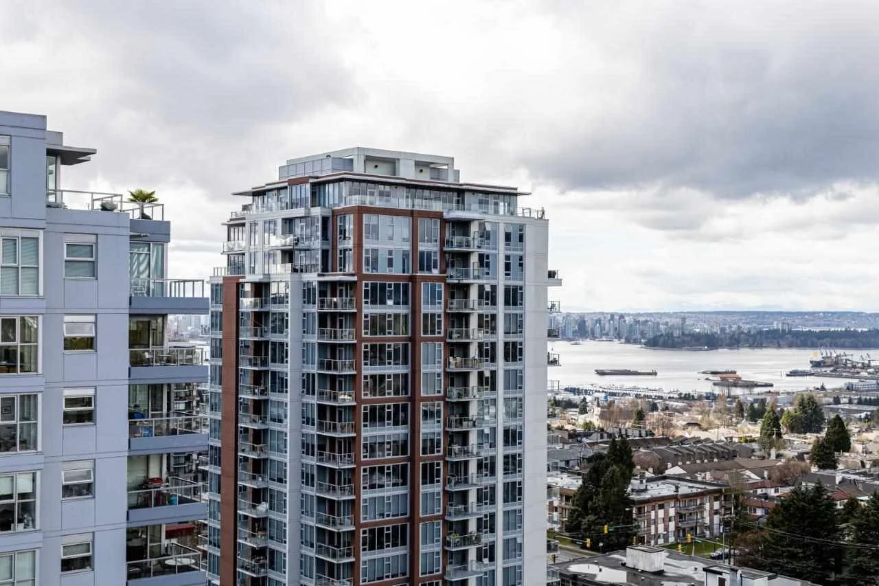 Luxurious residence at "The Symphony" with spectacular views of downtown's inner harbor and Burnaby Mountain