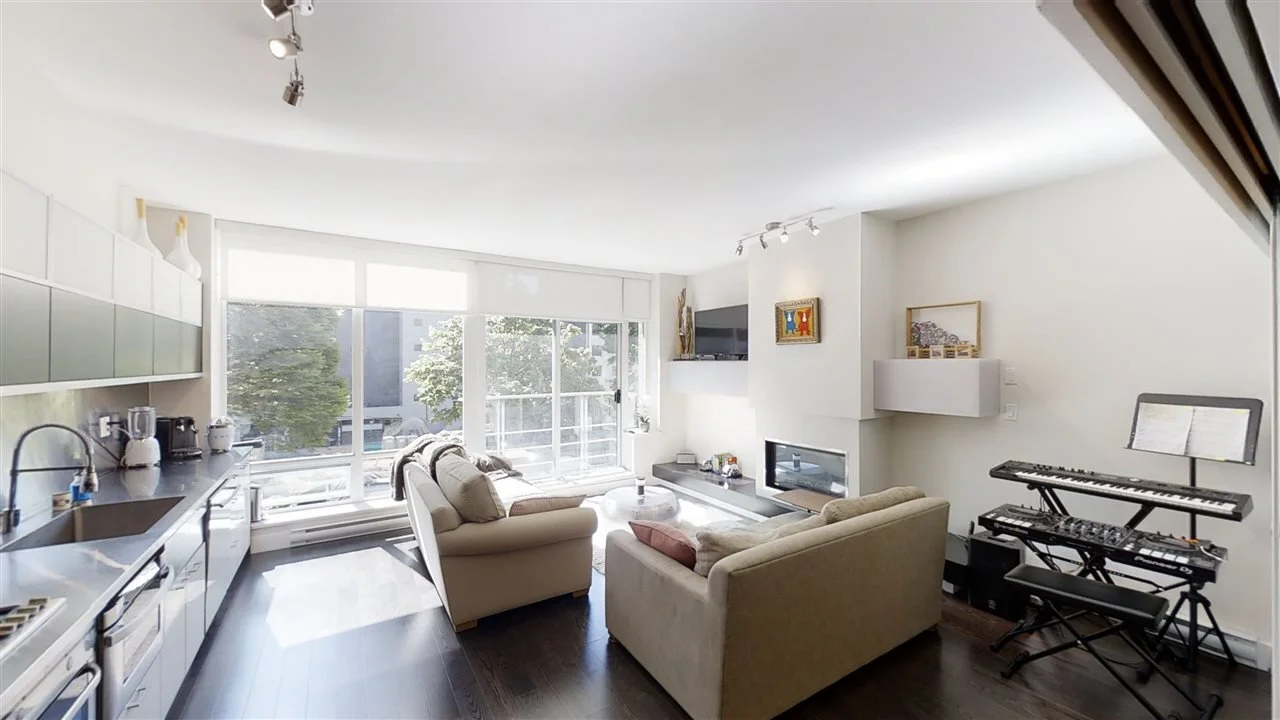2011 GEORGIE AWARD WINNER - DOLCE AT SYMPHONY PLACE, STUNNING SPACIOUS ONE BEDROOM
