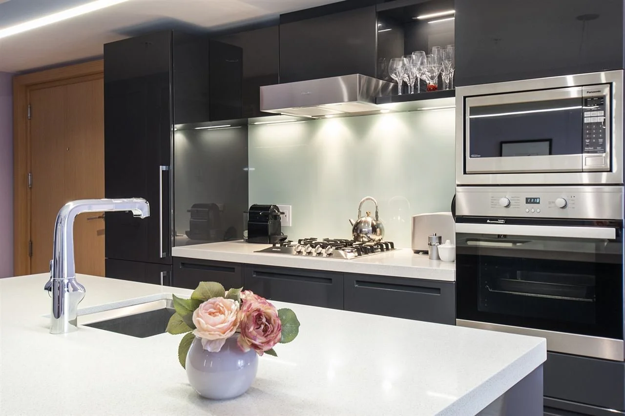 Telus Gardens - Ultra stylish lounge, stunning outdoor pool and serious gym for enthusiasts