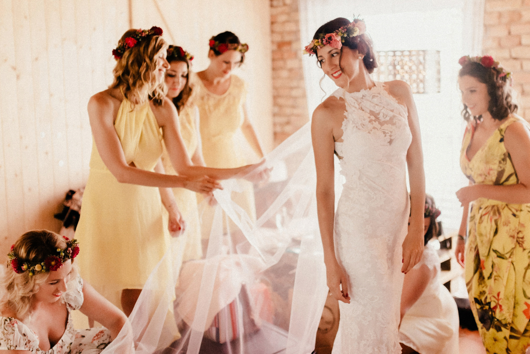 1 rustic summer barn wedding 034.jpg