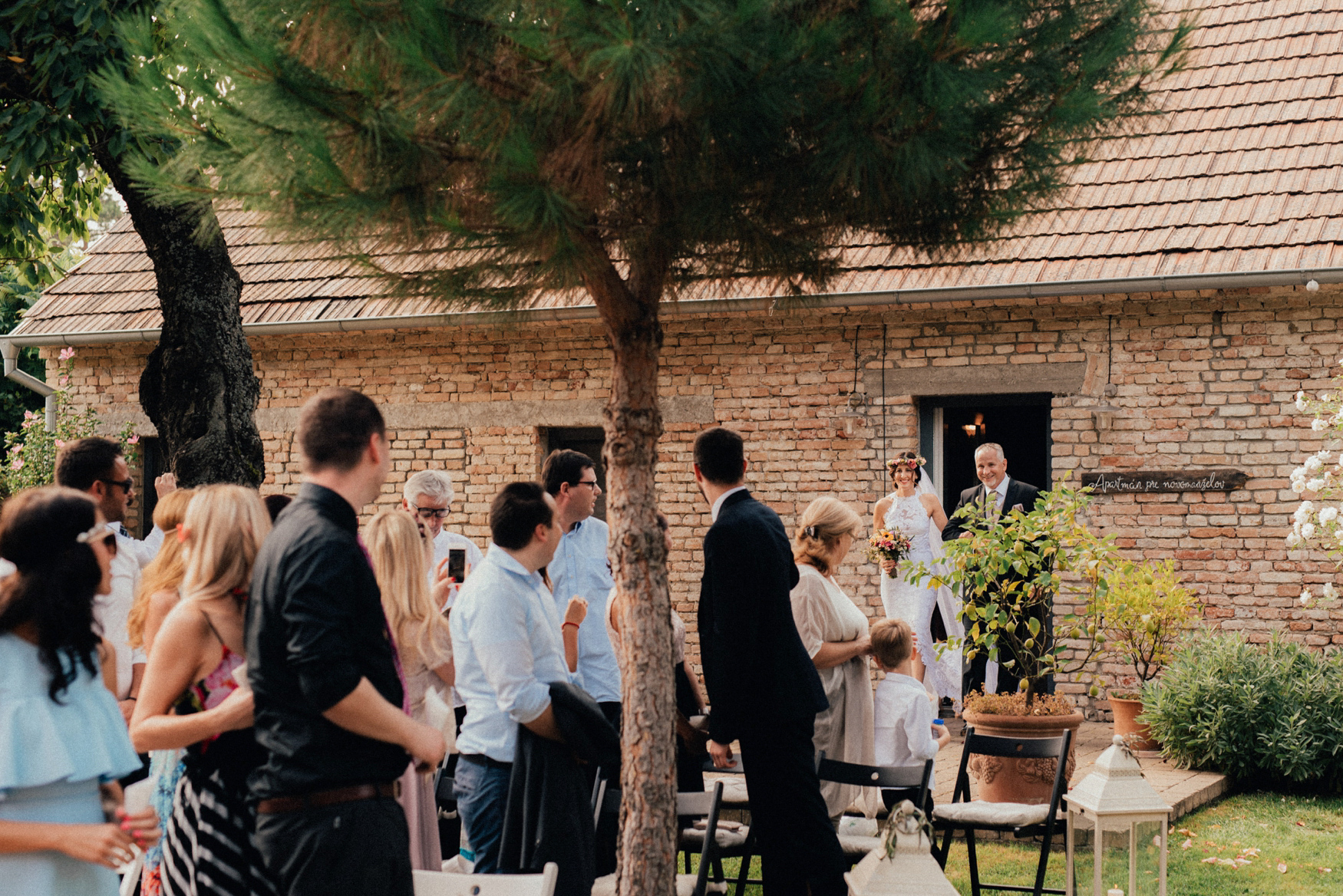 1 rustic summer barn wedding 048.jpg
