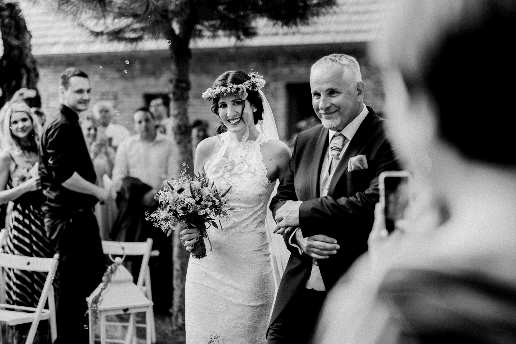 1 rustic summer barn wedding 051.jpg