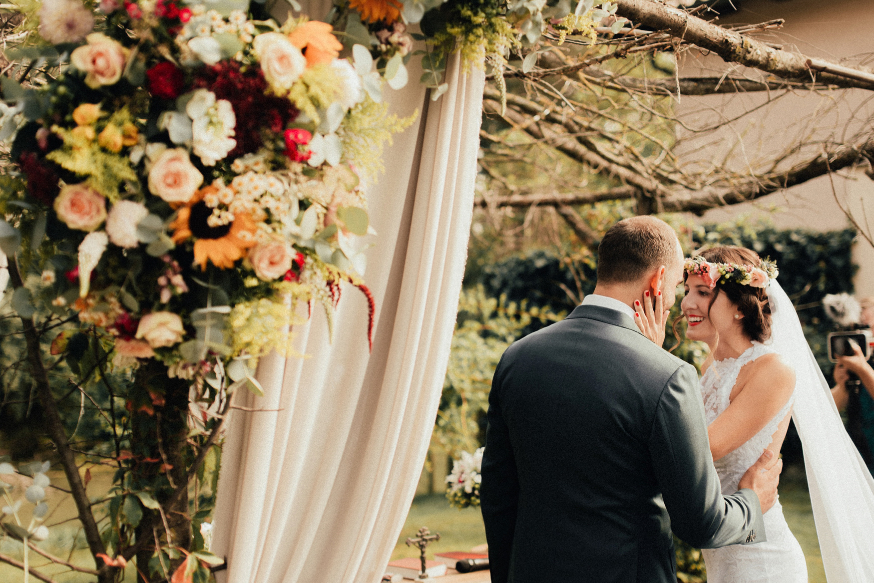 1 rustic summer barn wedding 053.jpg
