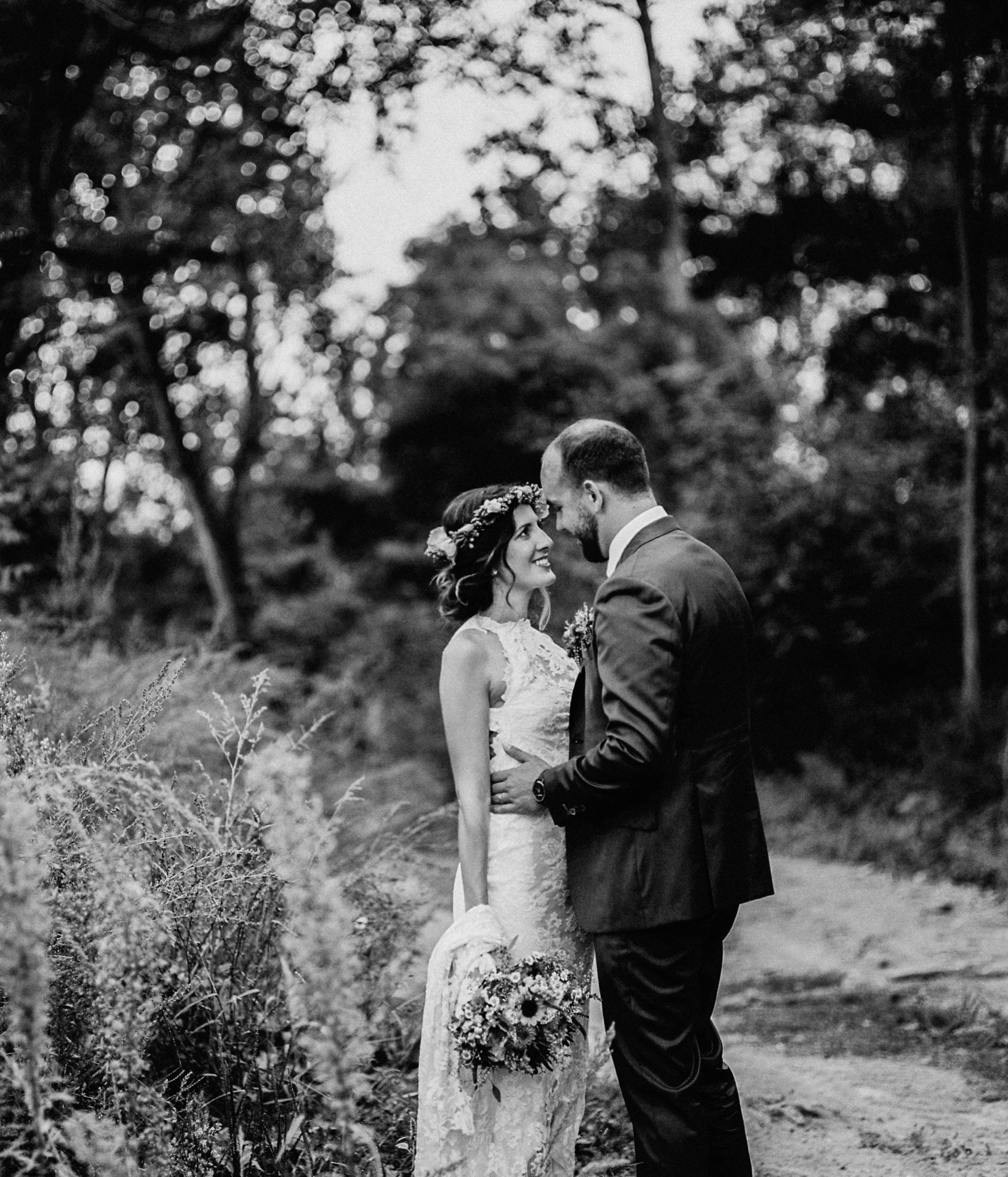 1 rustic summer barn wedding 085.jpg
