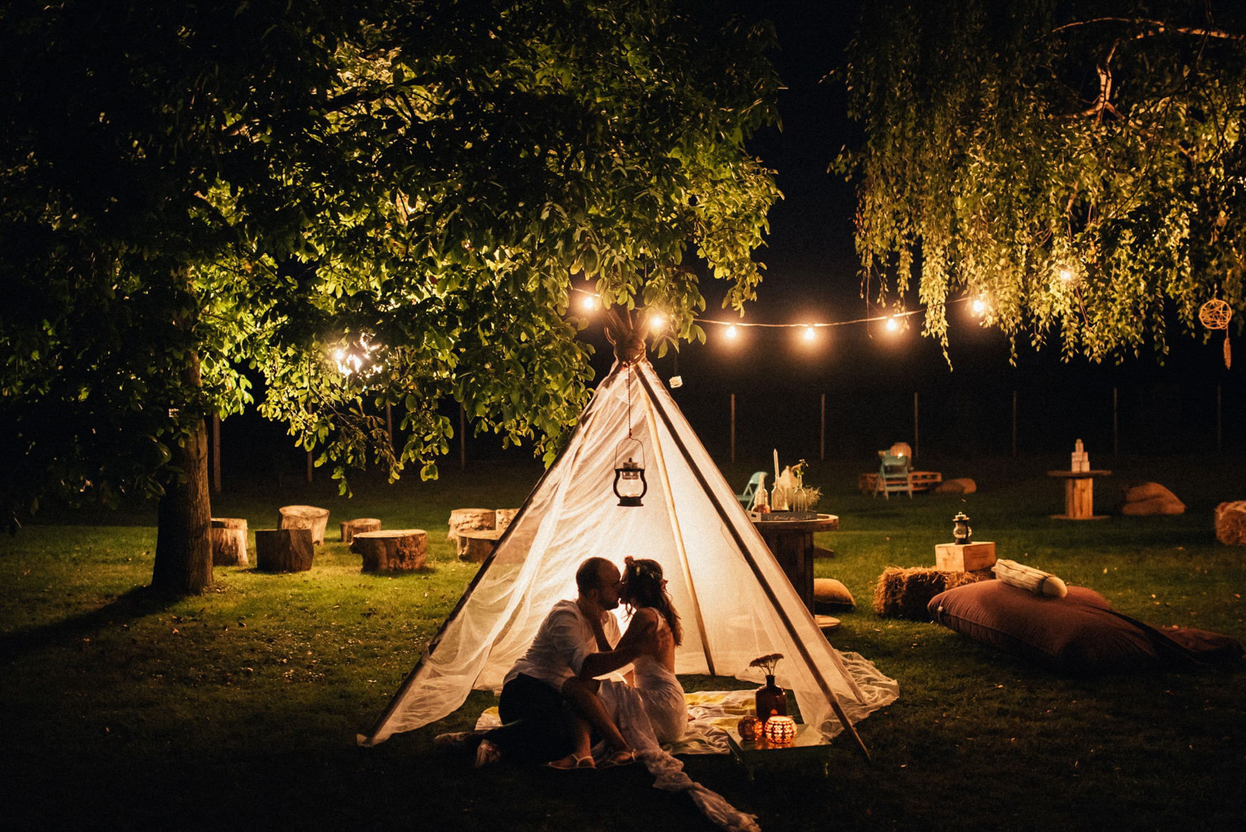 3 rustic summer wedding teepee 001.jpg