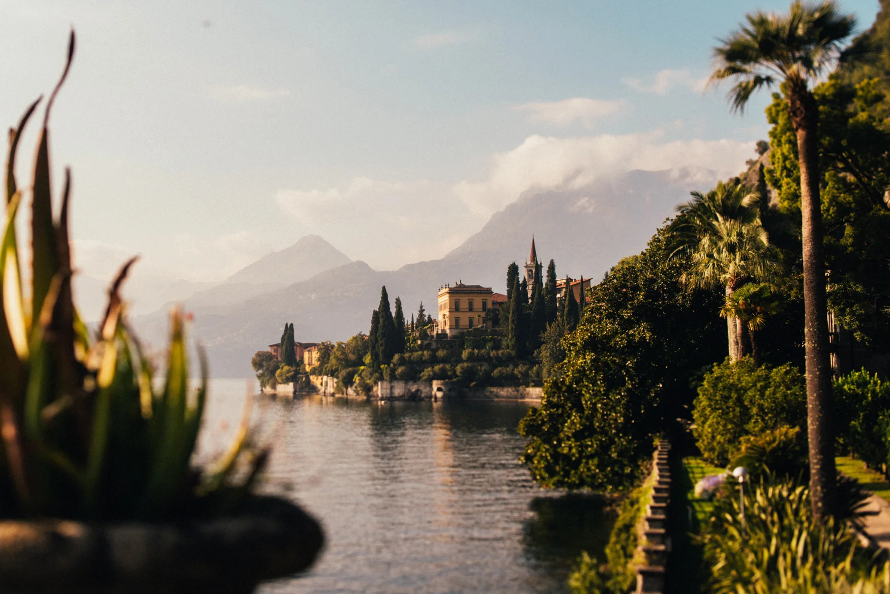 4 lake como engagement session varenna 023.jpg